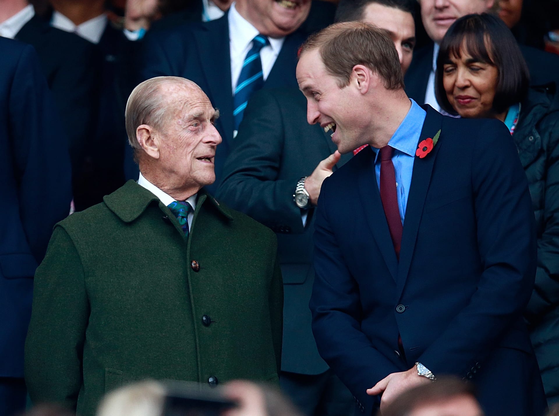 Princ Philip se svým vnukem Williamem při finále mistrovství světa v rugby v Londýně v roce 2015