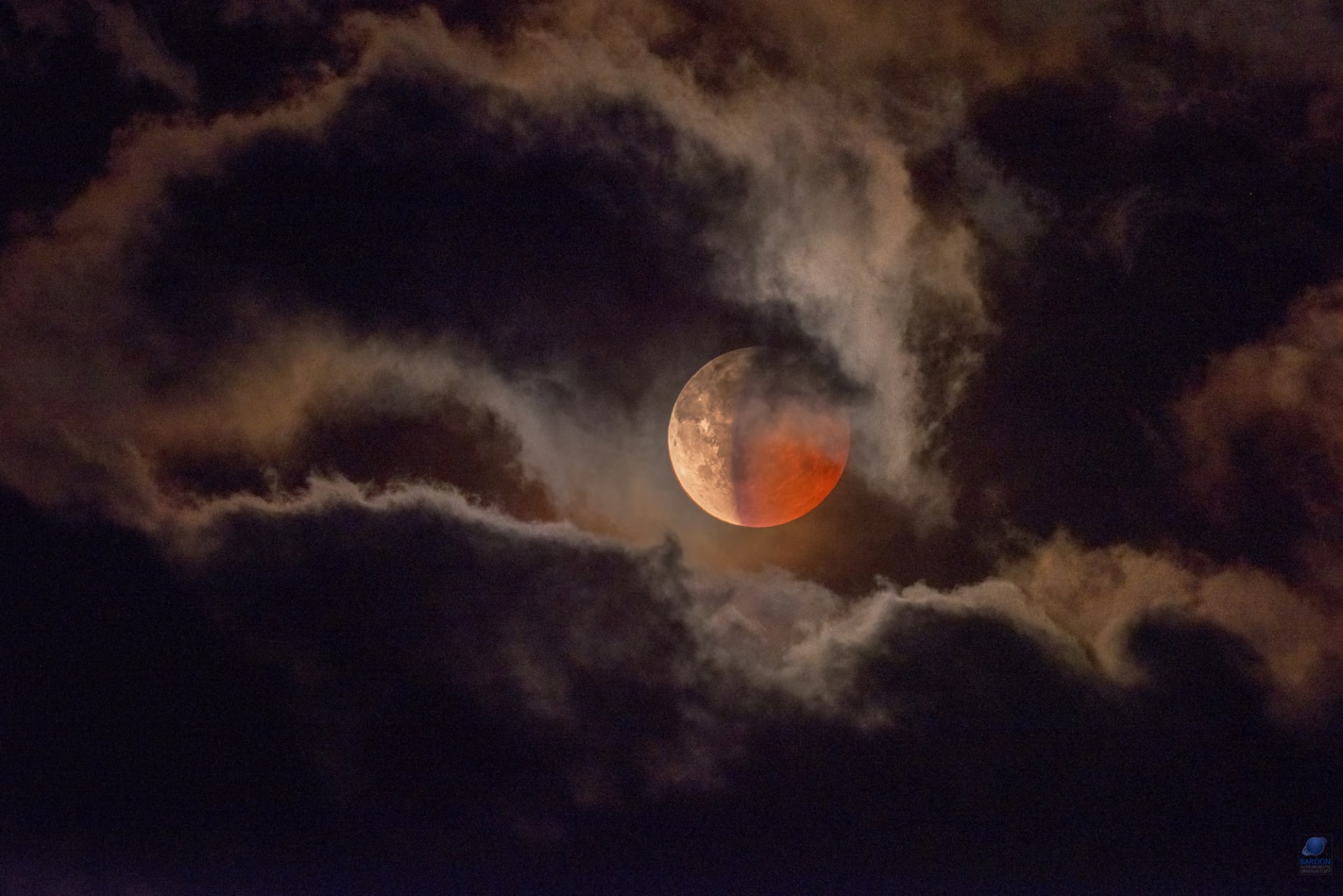 Měsíc zachycený astrofotografem Zdeňkem Bardonem
