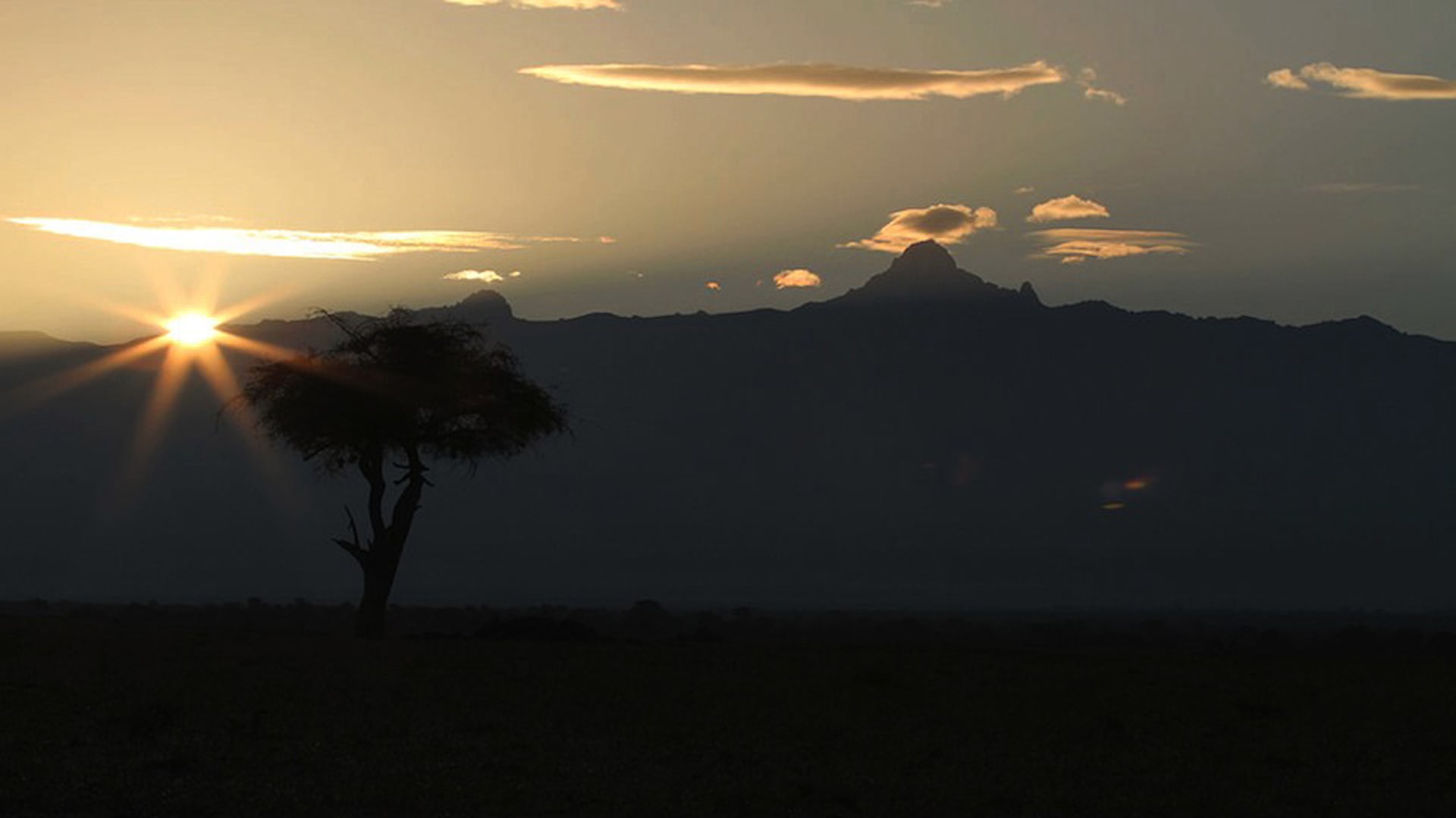 Pohled na Mt. Kenya z rezervace Ol Pejeta