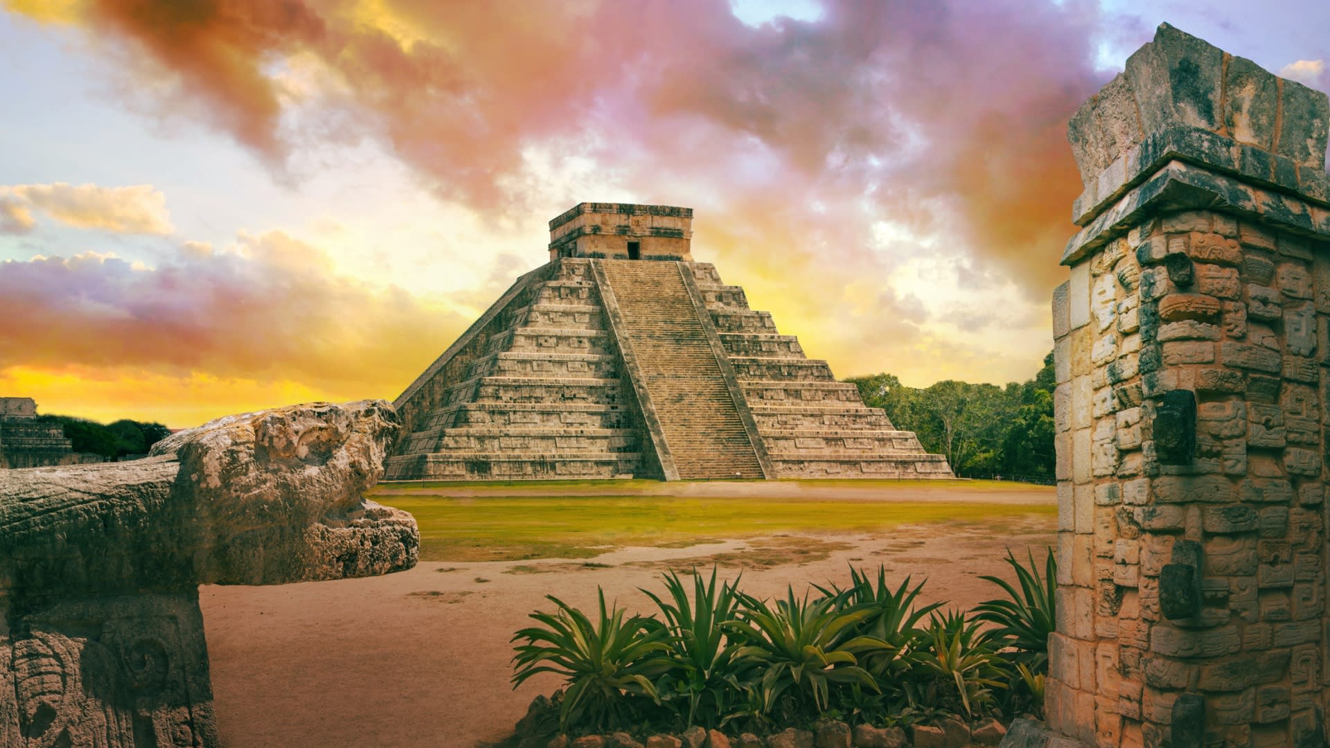 Slavná Kukulkánova pyramida v Chichén Itzá