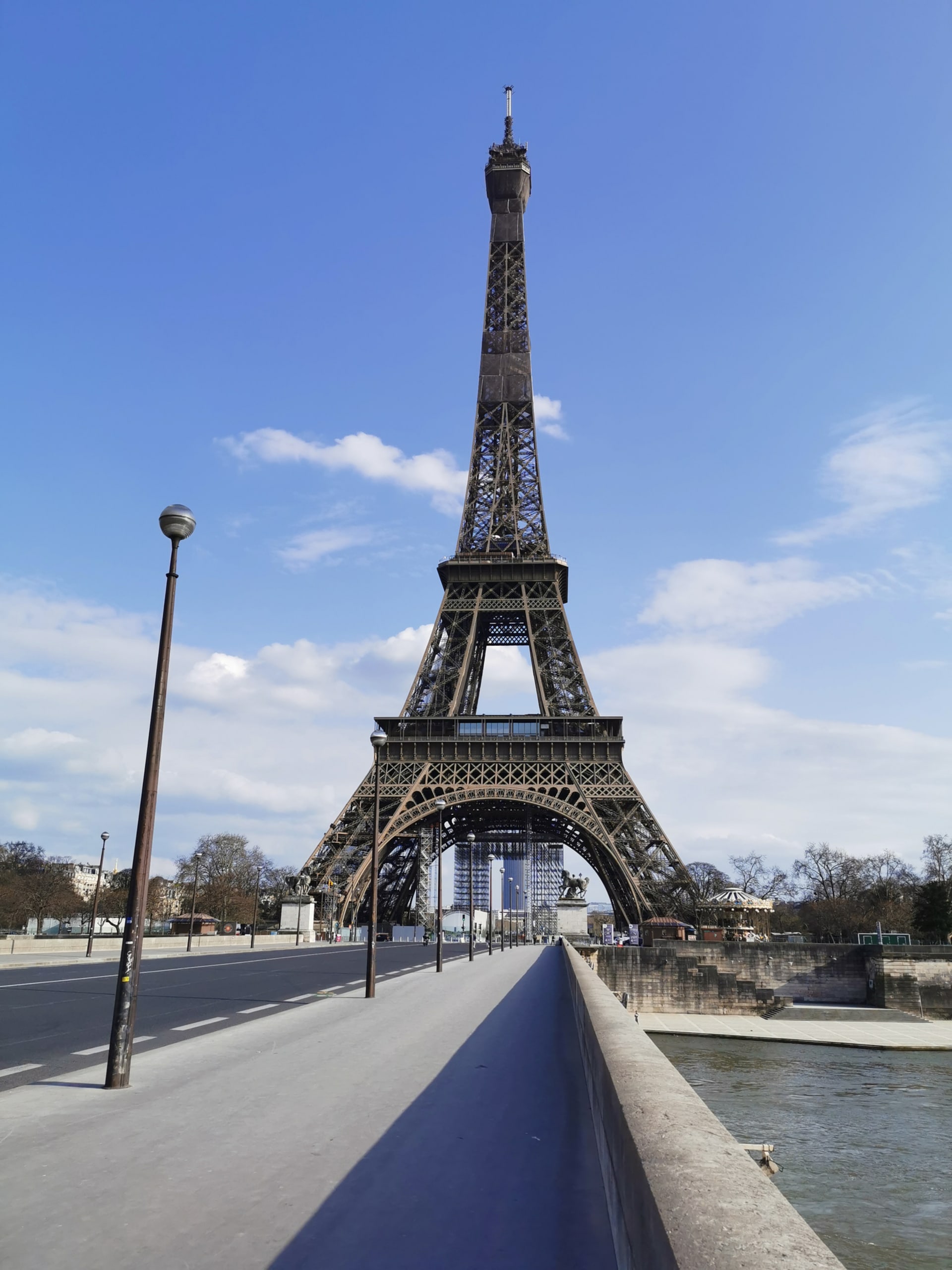 Eiffelova věž empty