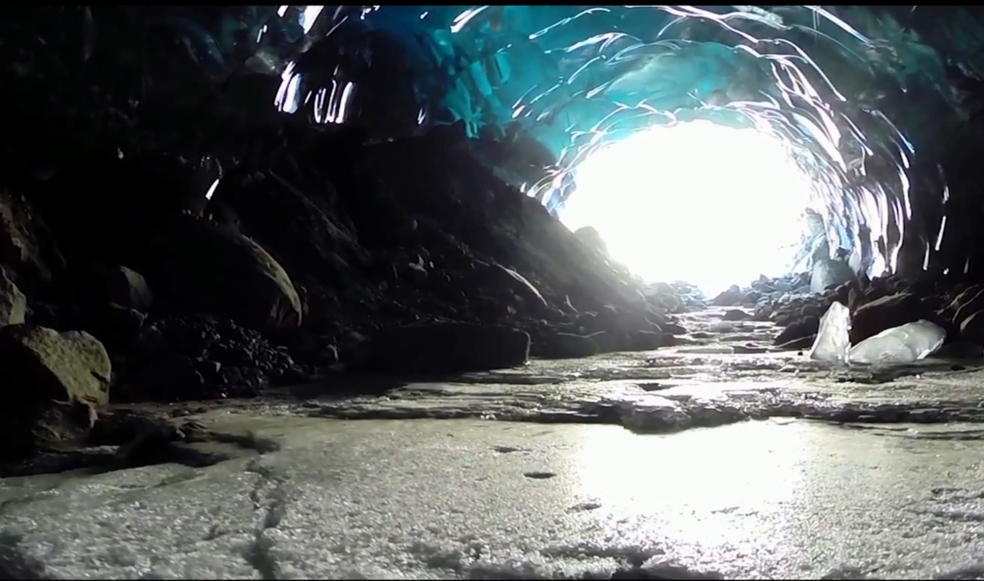 Ledová jeskyně, dron