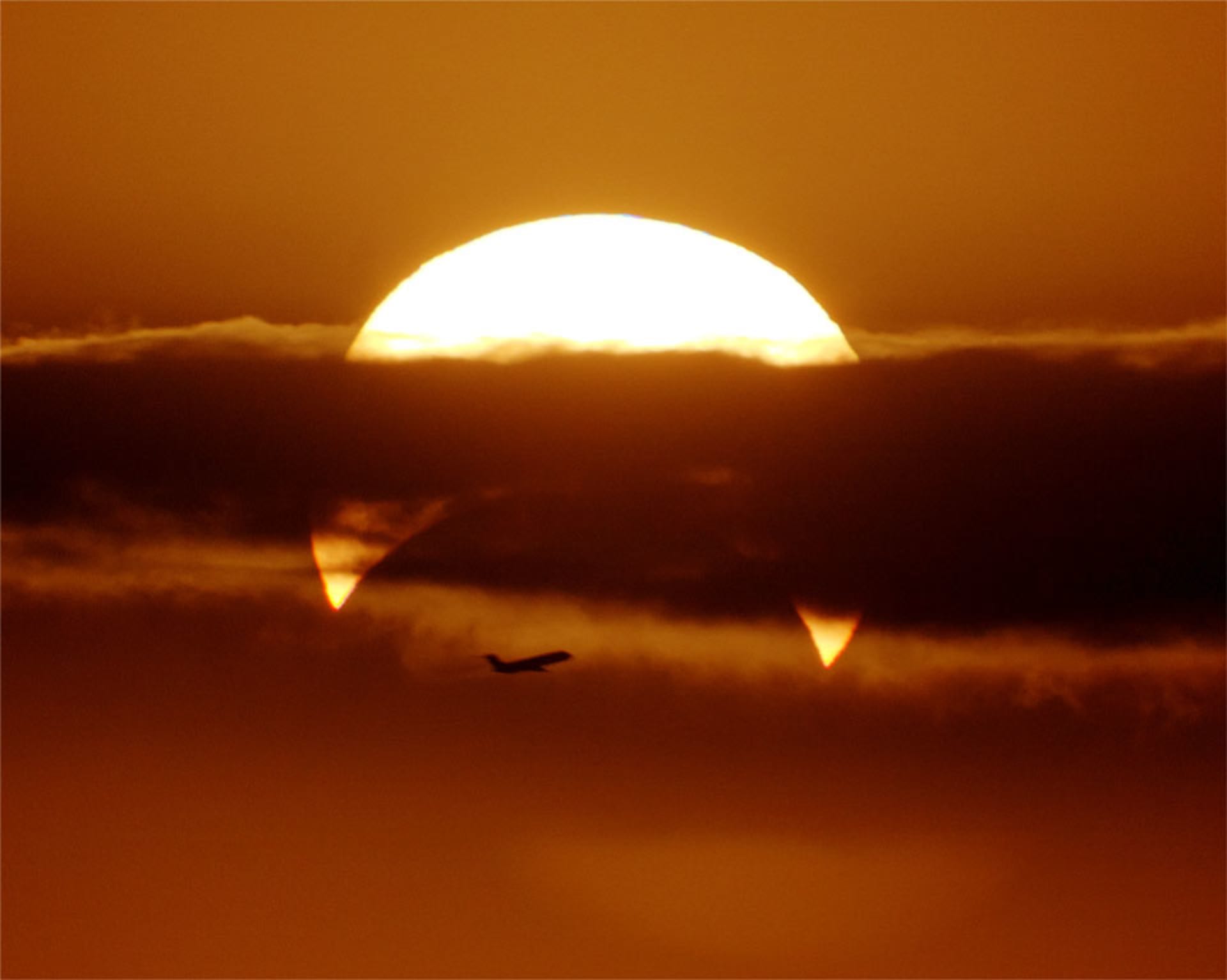 Částečné zatmění Slunce pozorované v Austrálii v roce 2013. Autor Phillip Calais.