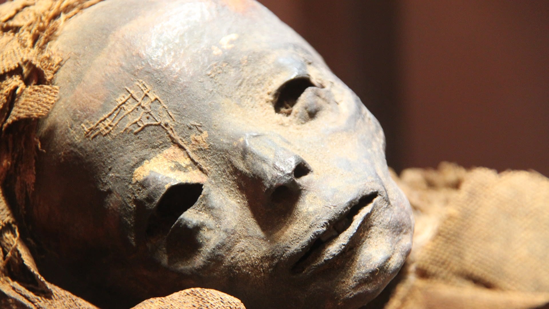 Pohlédněte mumii do tváře