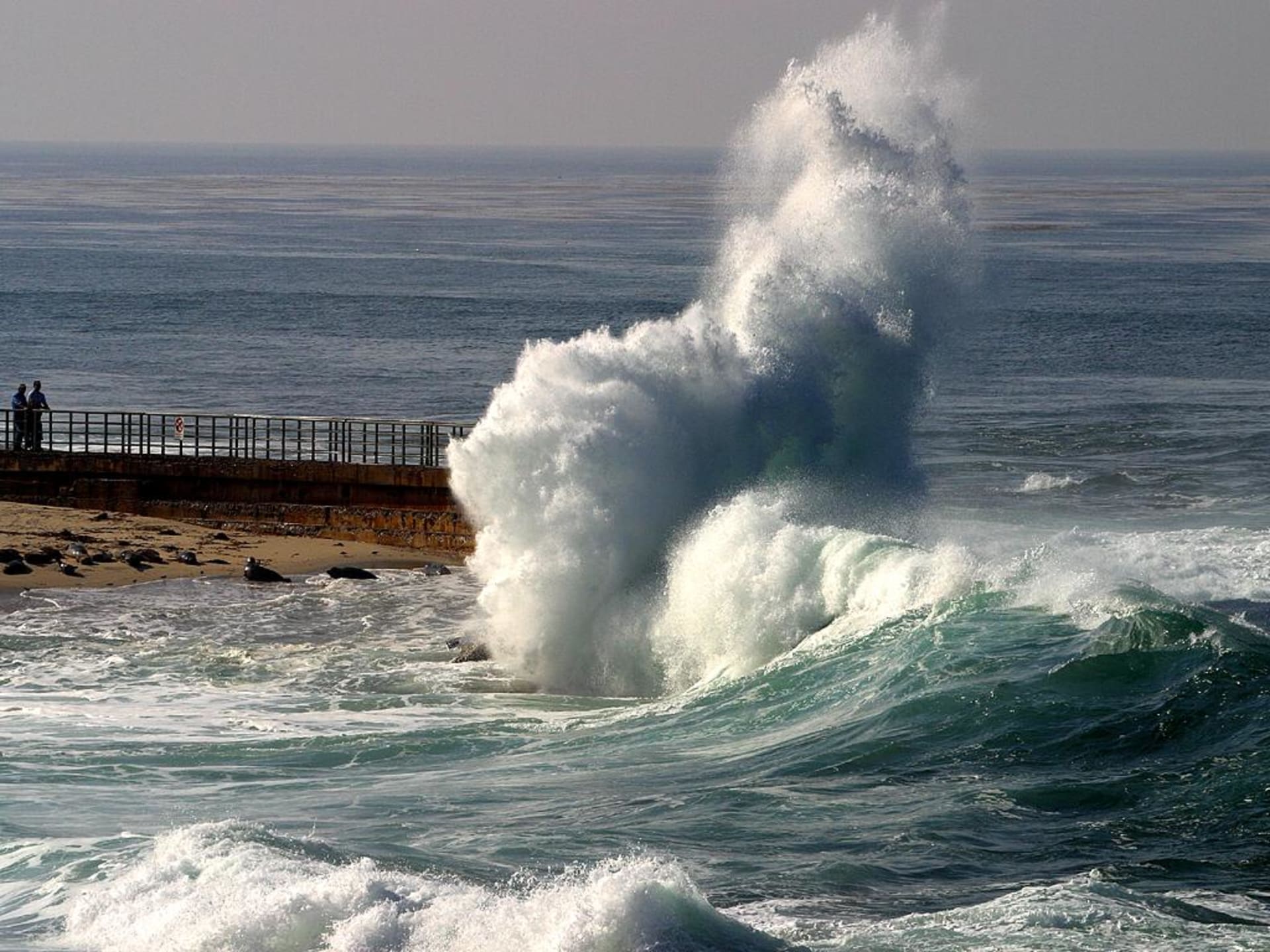 Vlny sice oceán prokysličují, ale to nestačí