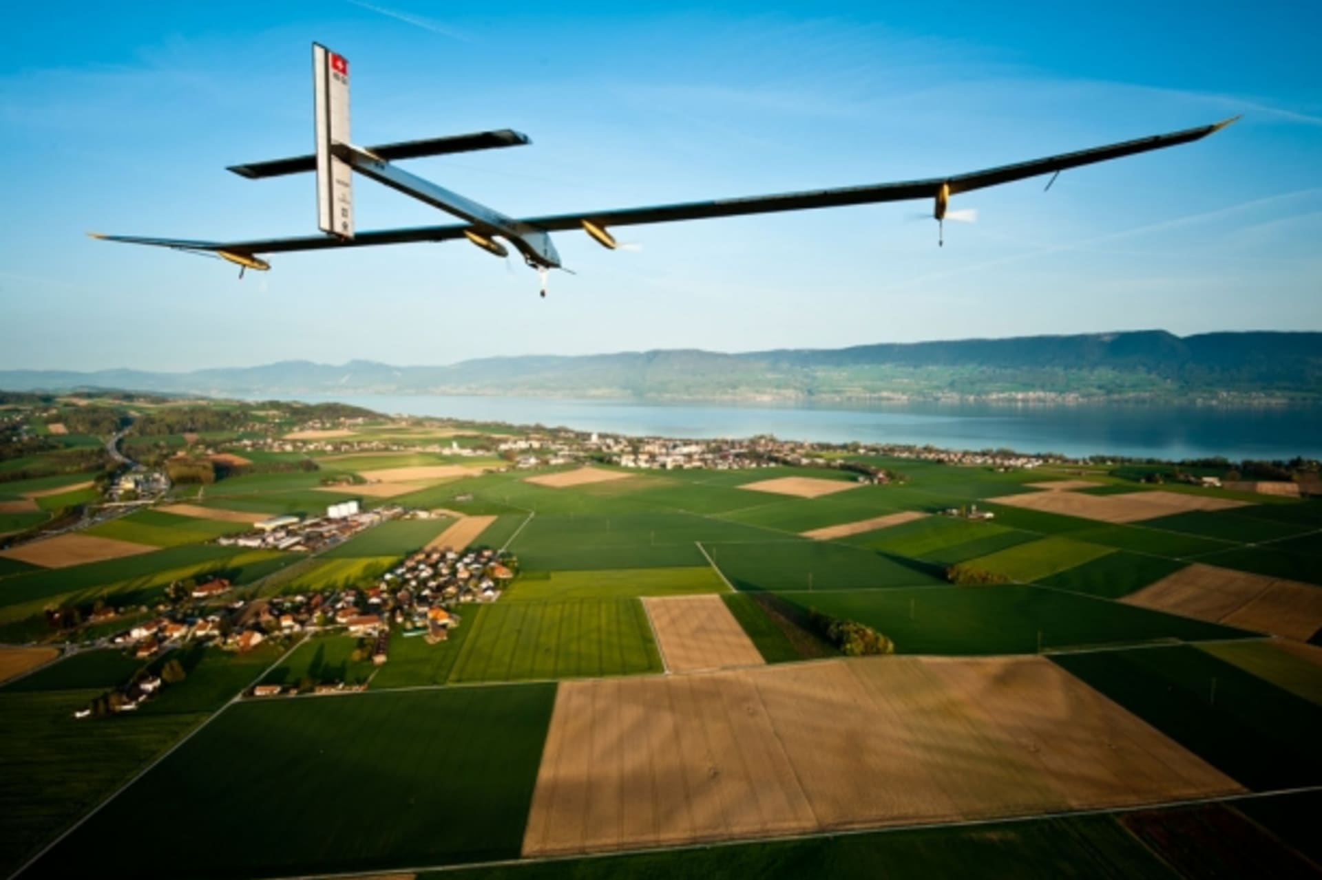 Letadlo Solar Impulse zezadu