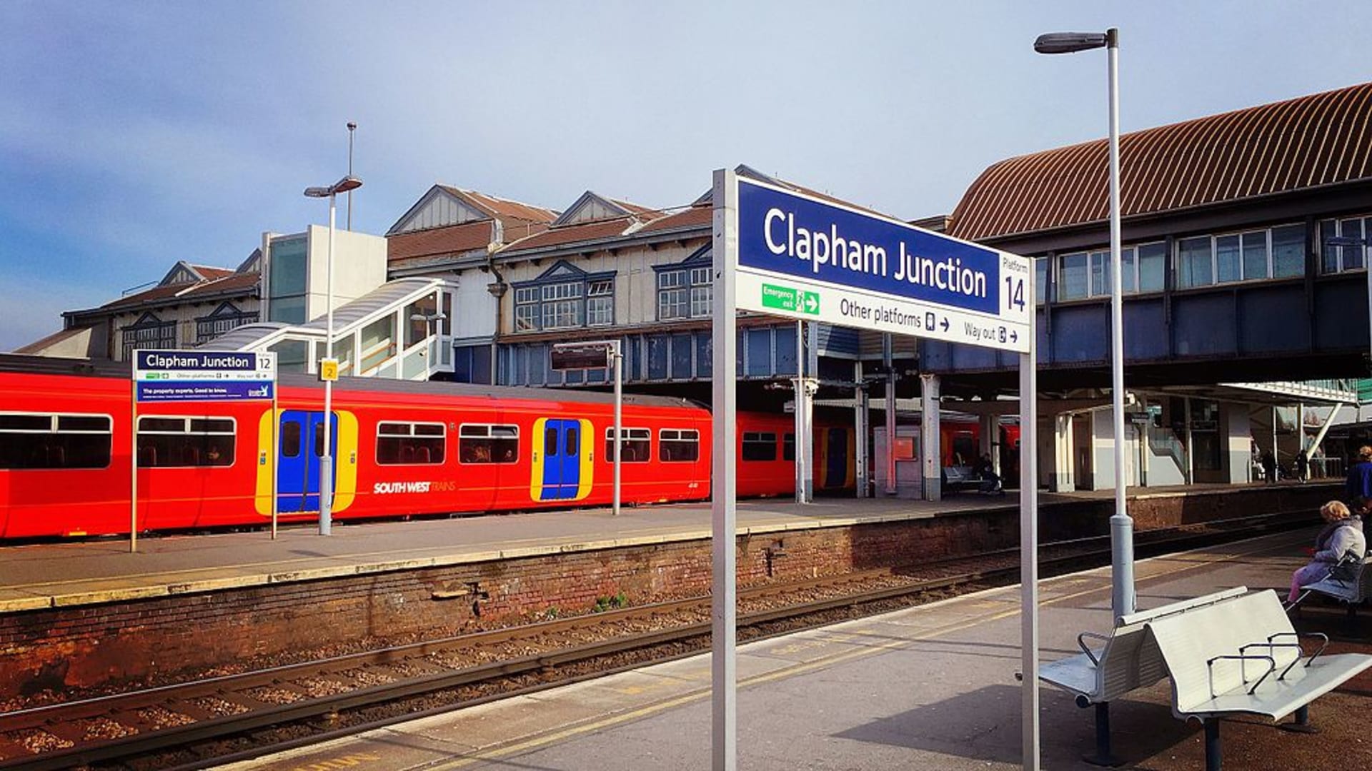 Stanice Clapham Junction v Londýně je s průměrným jedním vlakem každých 20 sekund ve špičce nejrušnější stanicí.