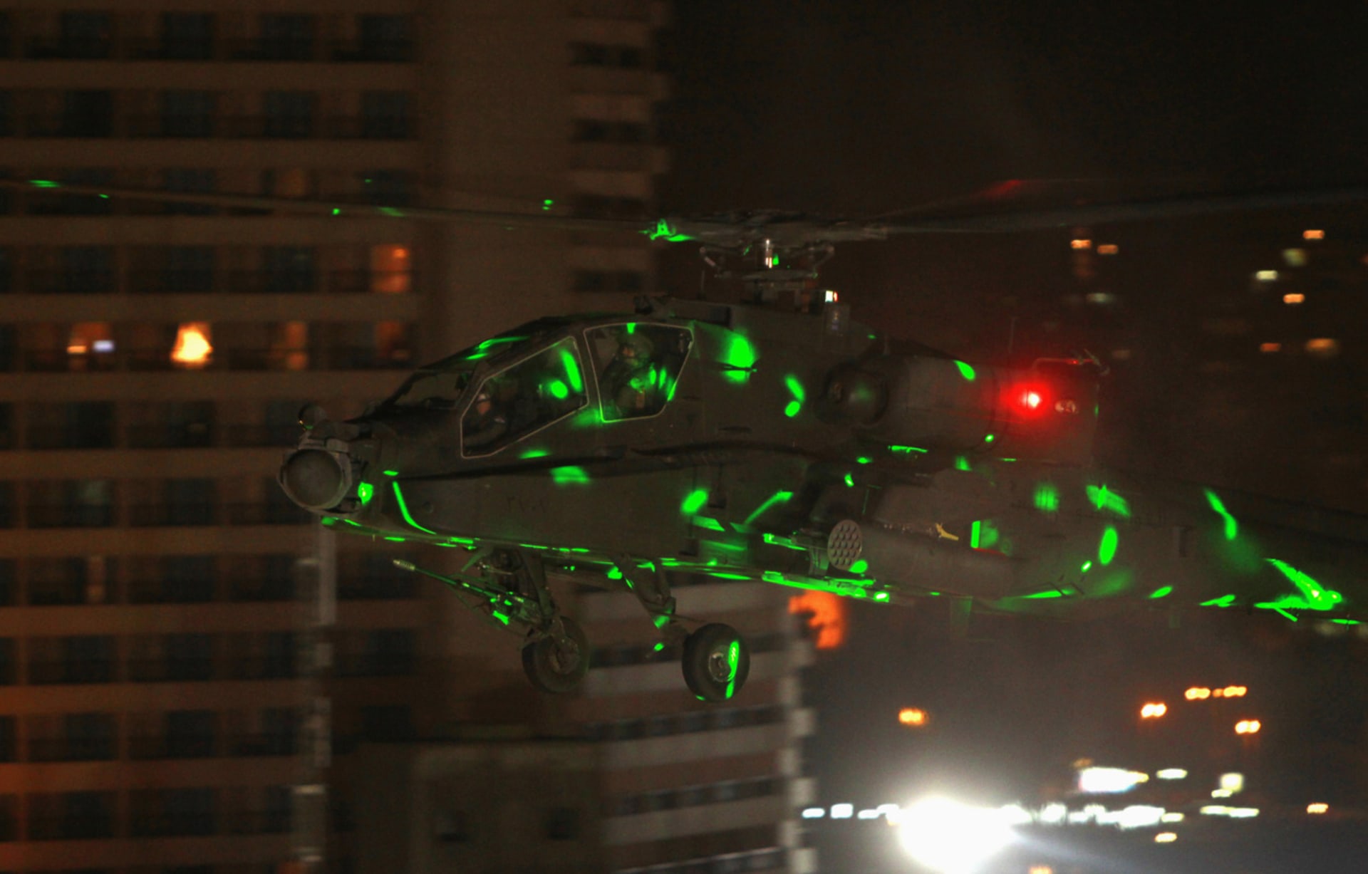 Apache s laserem