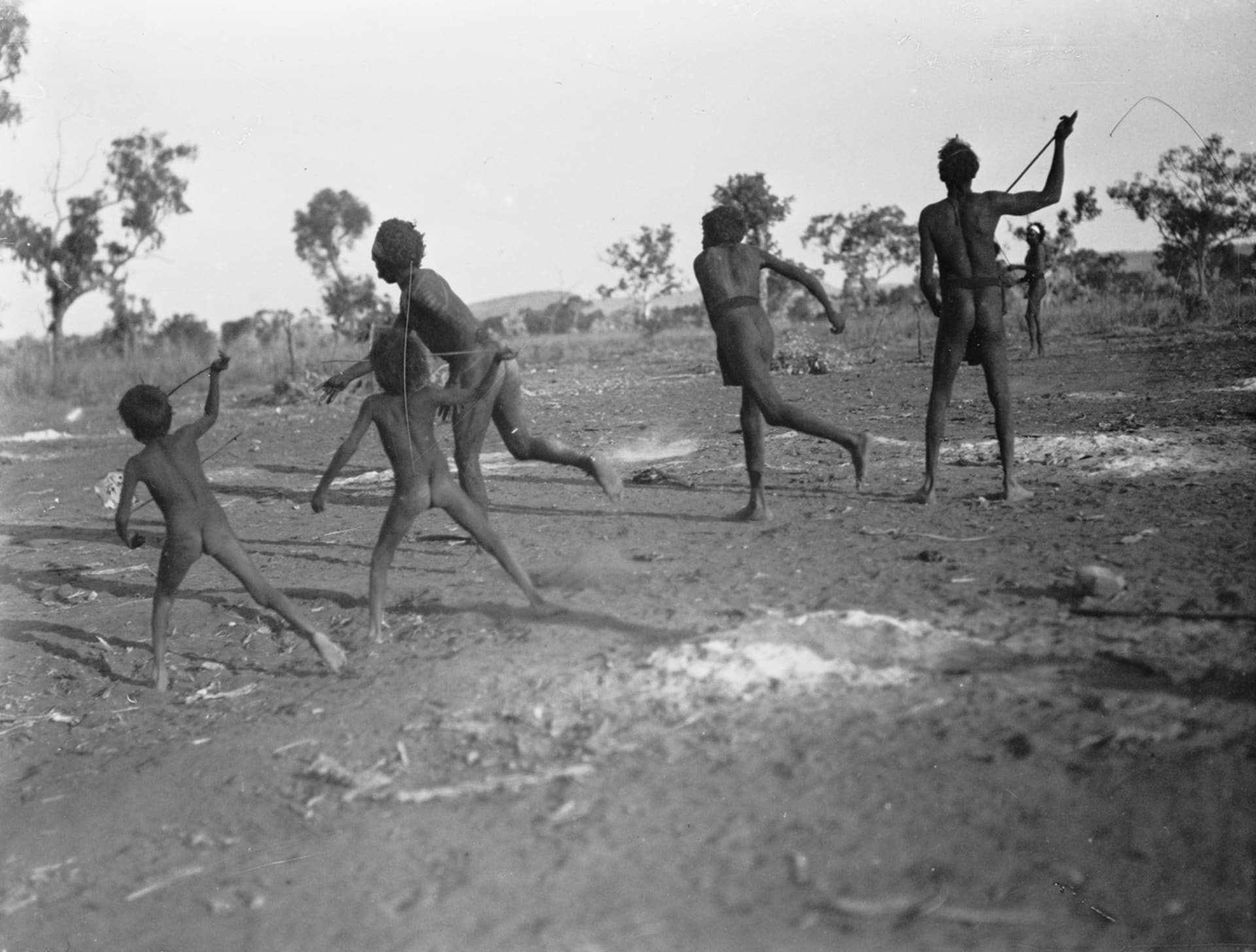 Hrající si původní obyvatelé Austrálie