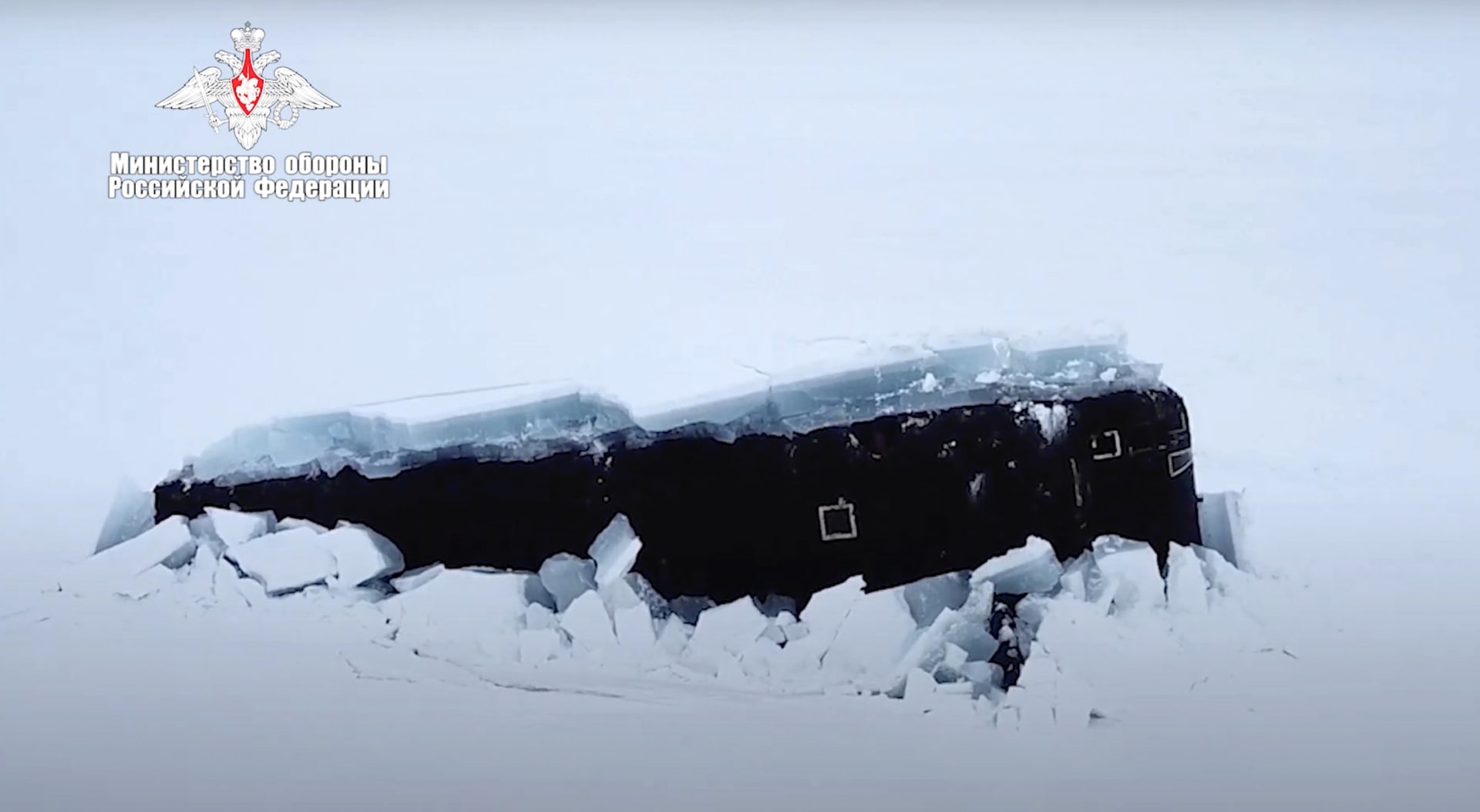 Ruská jaderná ponorka se v rámci cvičení vynořila v Arktidě