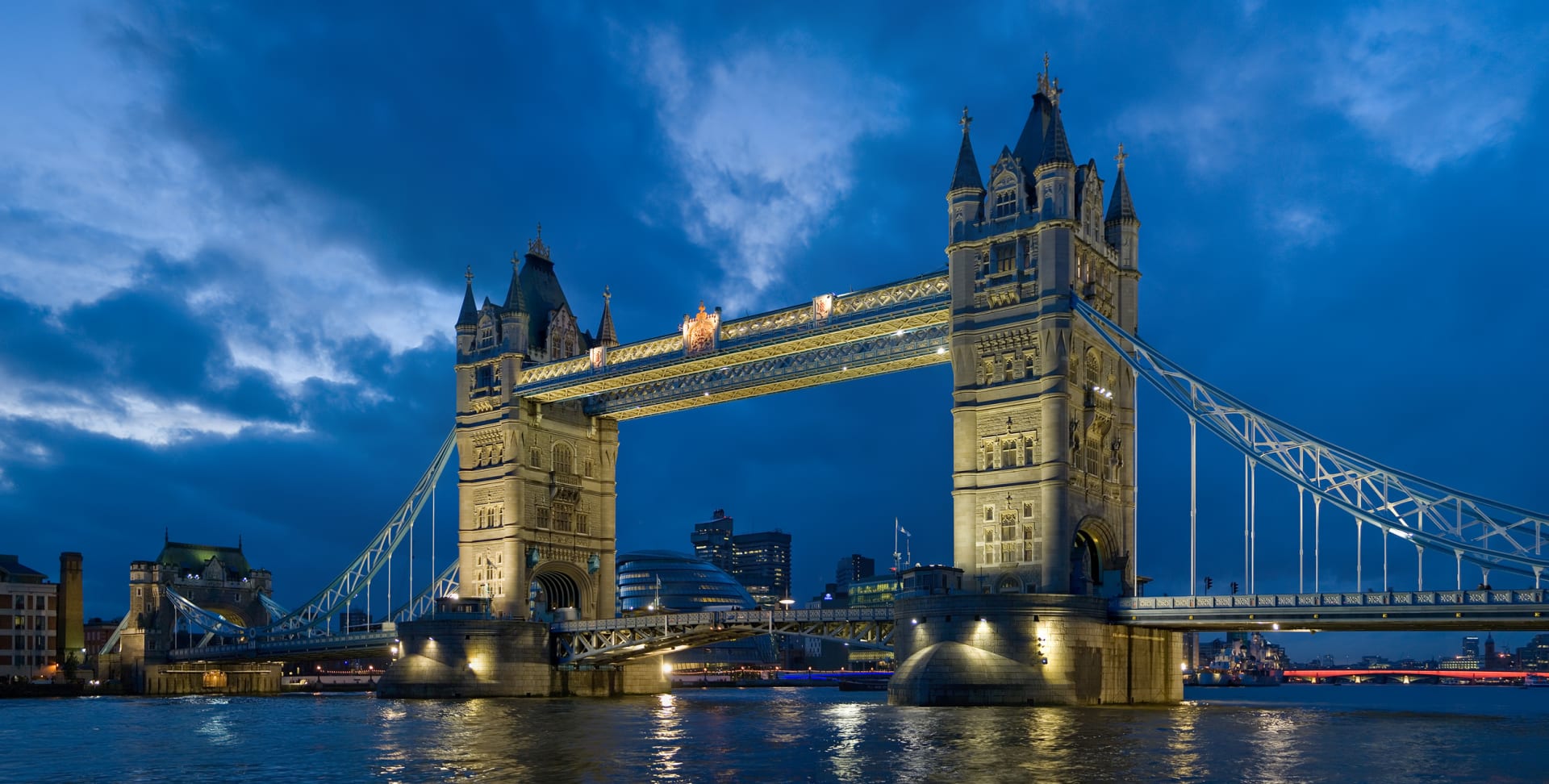 Londýnský Tower Bridge