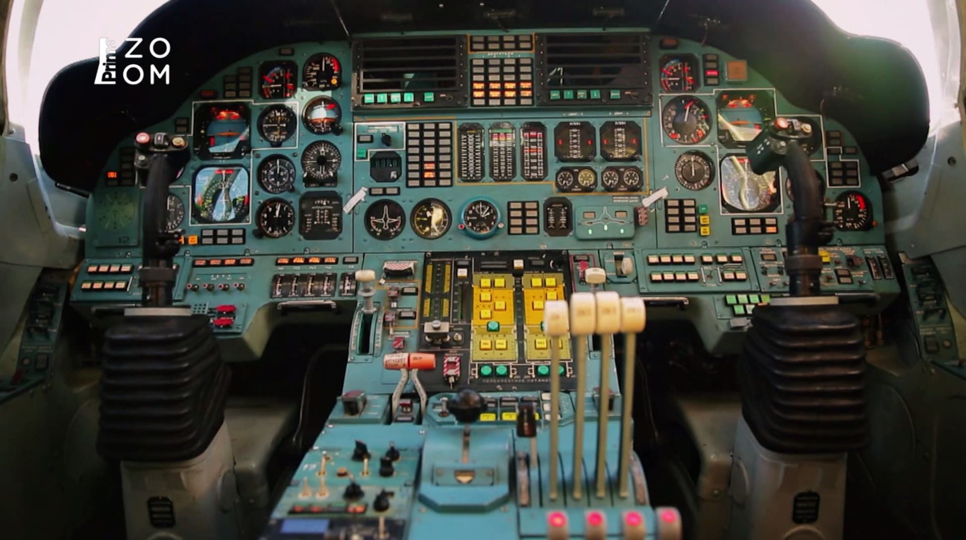 Pohled do pilotní kabiny Tu-160