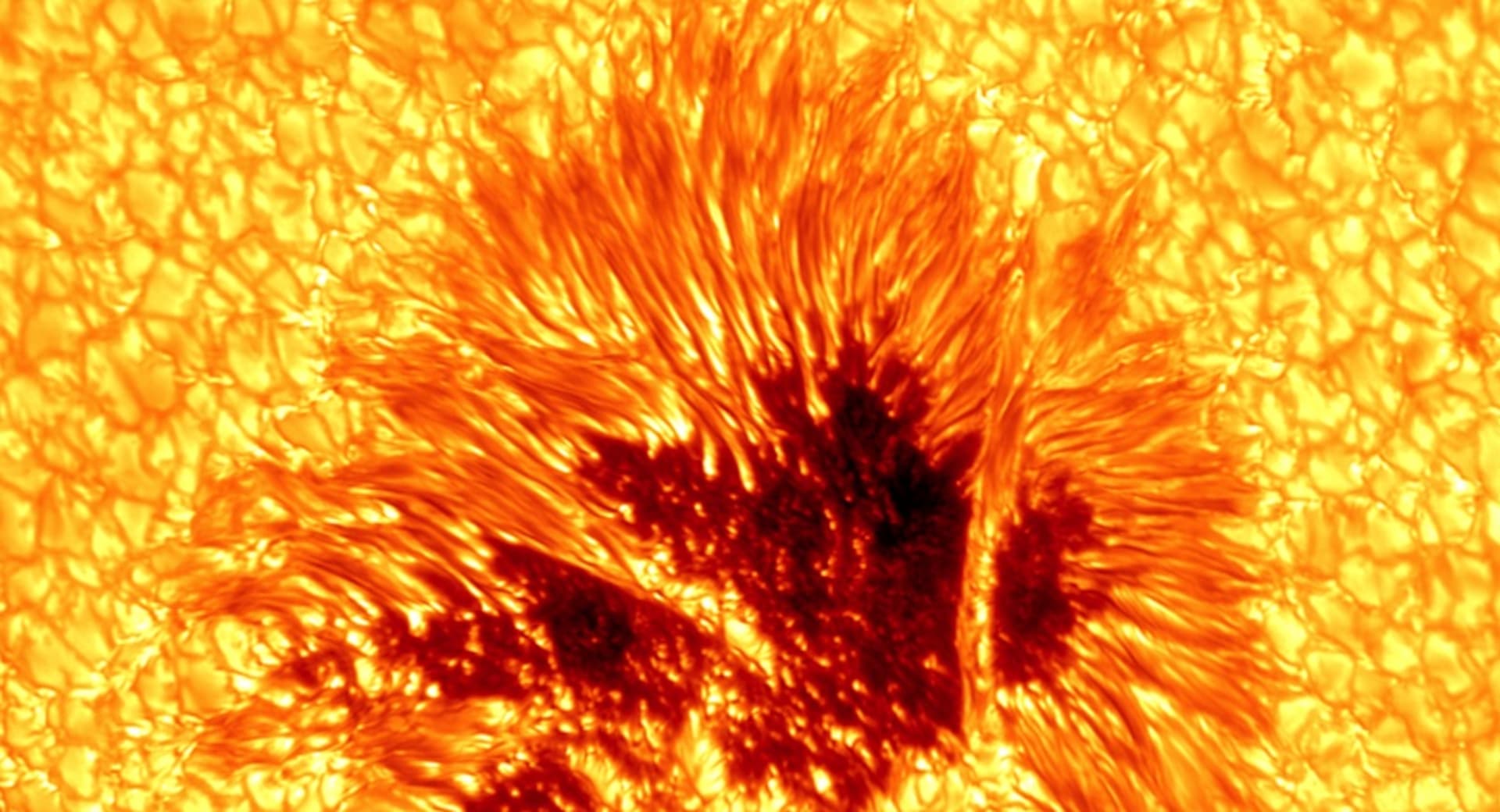 Erupce na Slunci 2013
