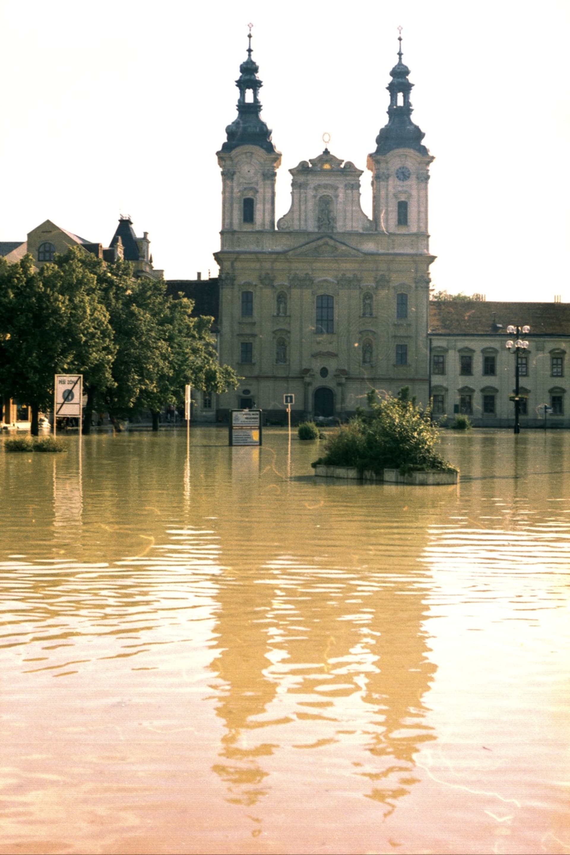 Náměstí v Uherském Hradišti při povodni v roce 1997