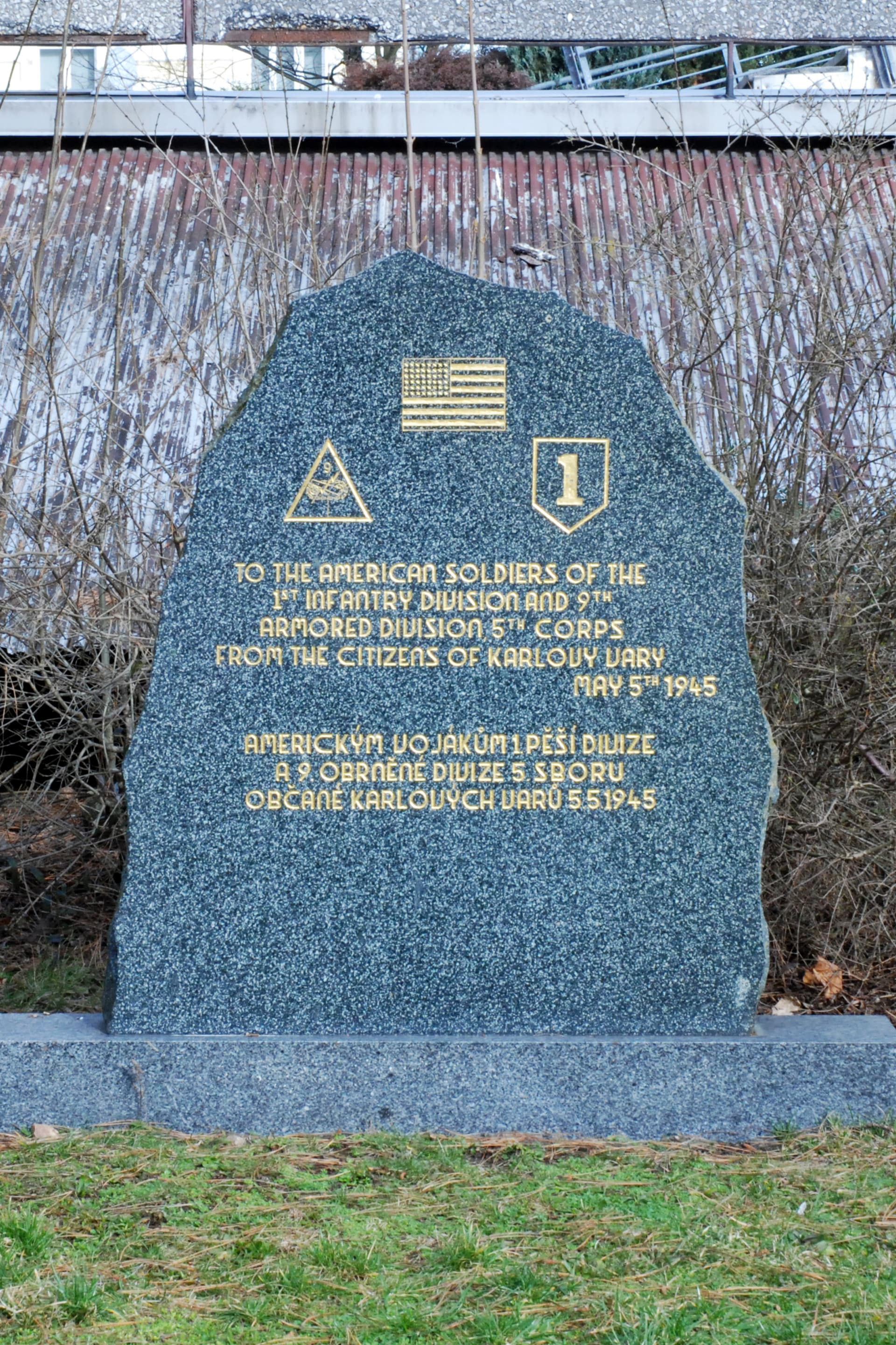Pomník vojákům Americké armády v Karlových Varech - fotka z února 2020
