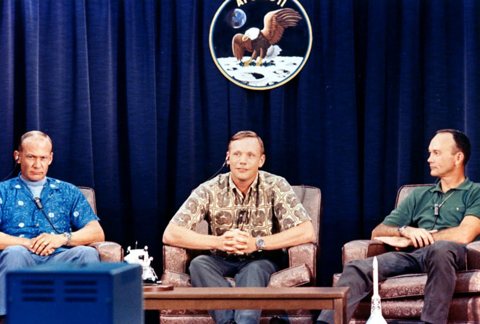 Aldrin, usmívající se Armstrong a Collins na poslední tiskovce před odletem na Měsíc. Vrátili se ale jiní.
