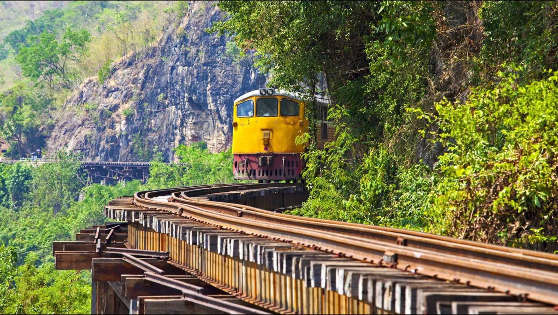 Po Japonci vybudované železnici smrti jezdí vlaky i dnes