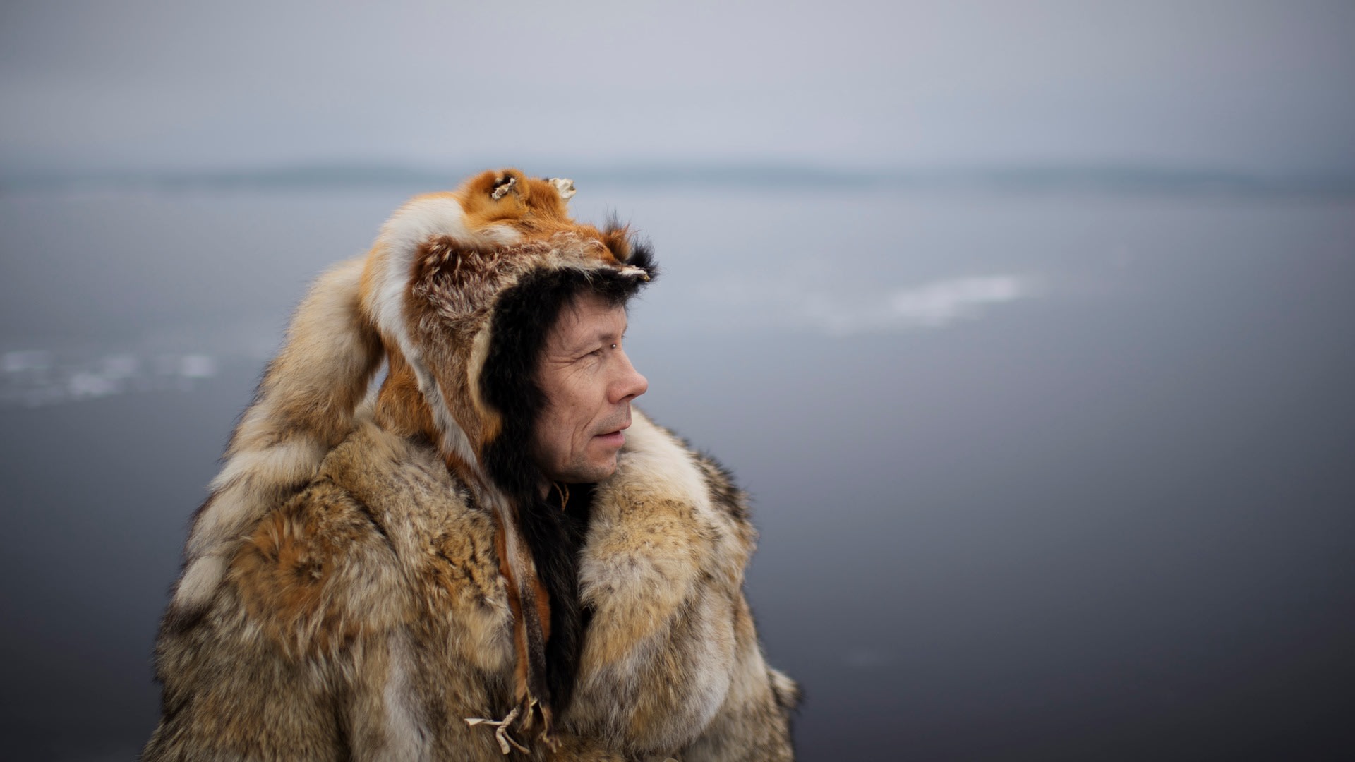 Ola Stinnerbom, sámský umělec a výrobce bubnů. 1