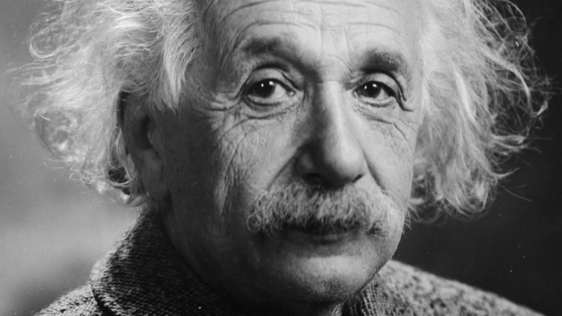 Einstein - rozcuchaný génius