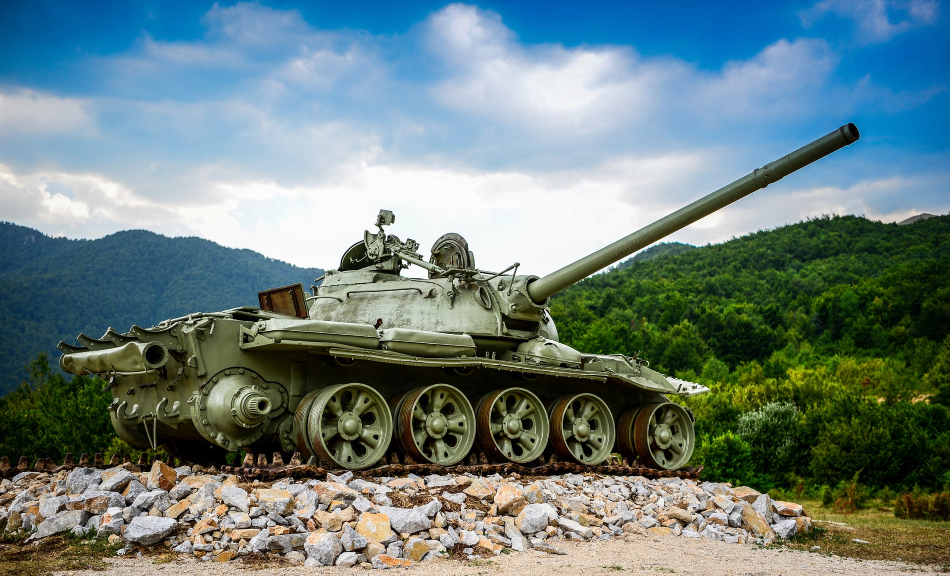 Tank opuštěný v bosenských horách