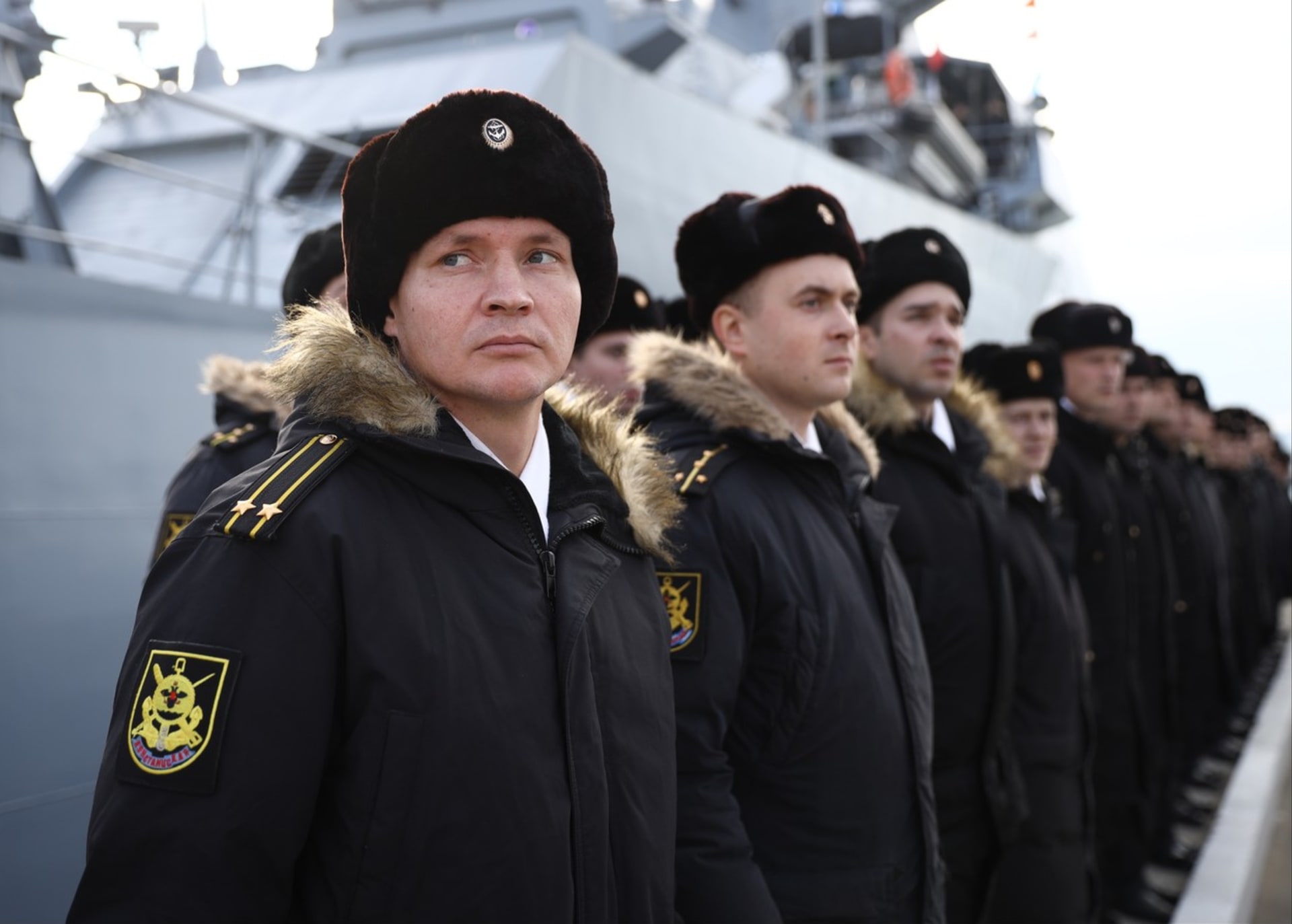 Posádka lodi Vasilij Bykov při slavnostním zařazování do černomořské flotily v Novorosijsku (2018)
