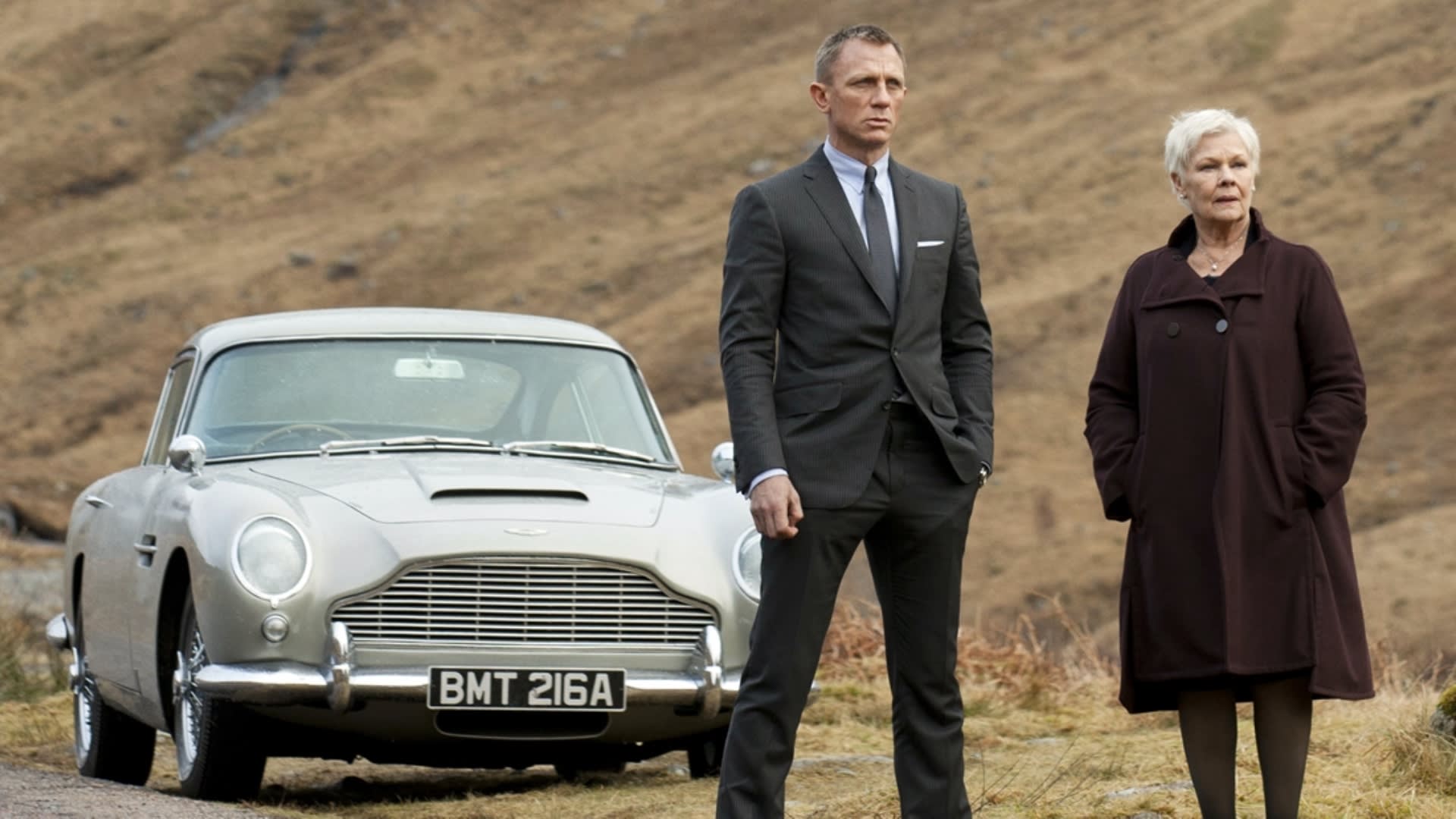 James Bond by nový účet agentů z konkurenční MI5 zřejmě neschvaloval
