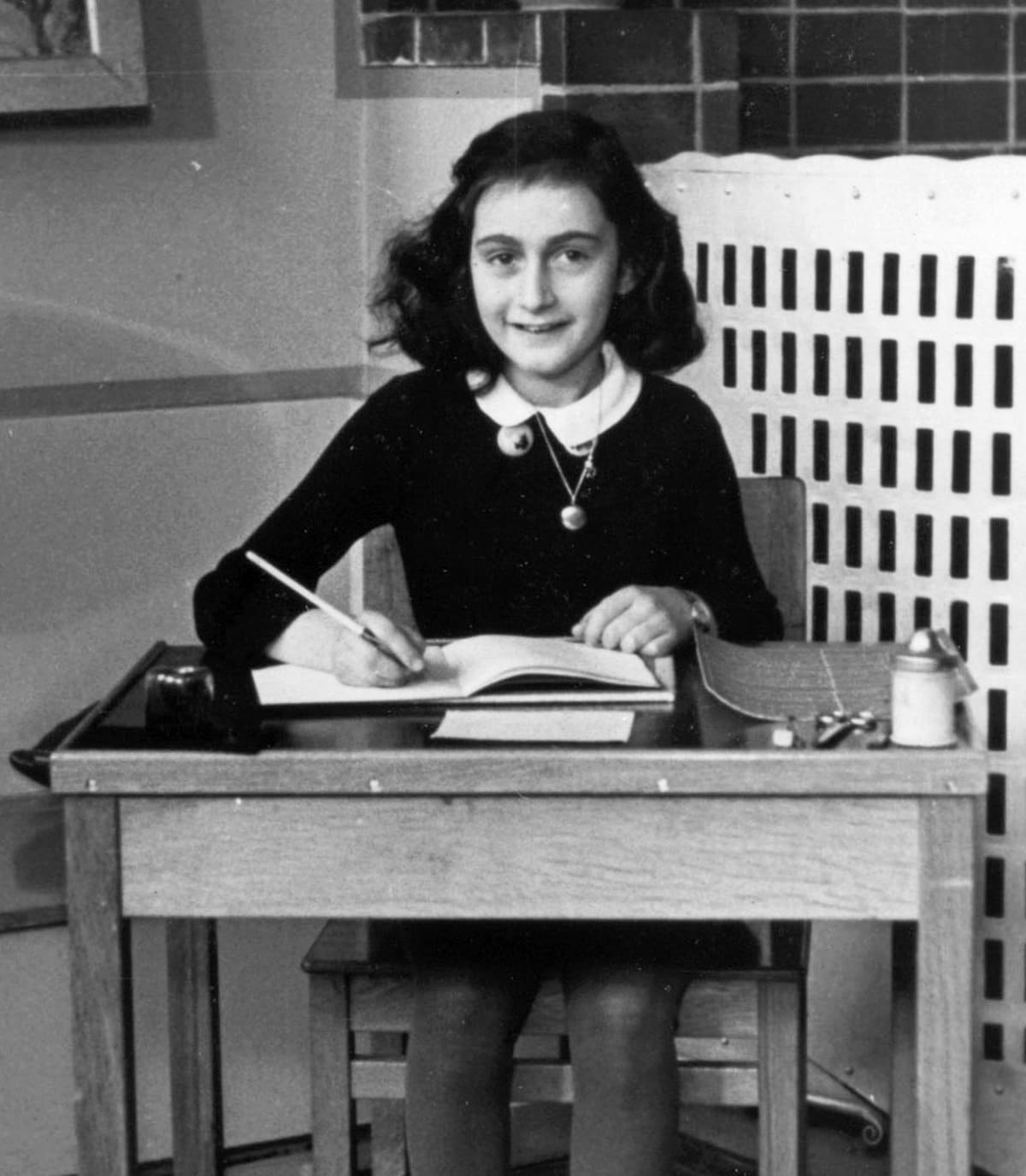 Zaslouží si Anna Franková ve svém deníku ještě trochu soukromí?
