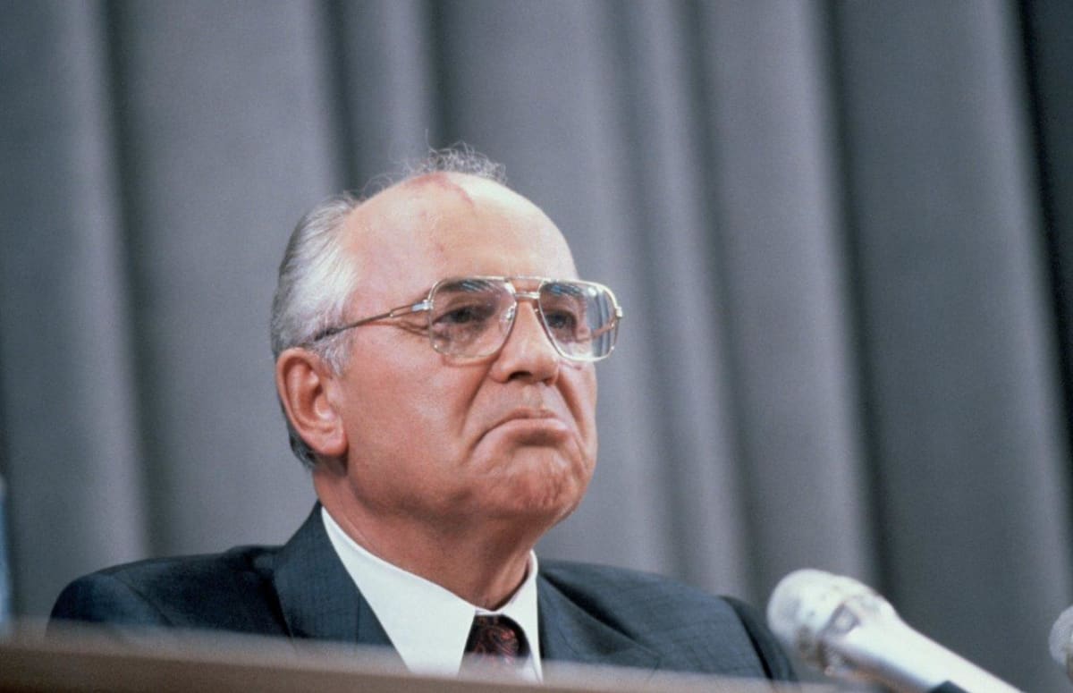 Čtyři měsíce po potlačení puče Michail Gorbačov rezignoval.