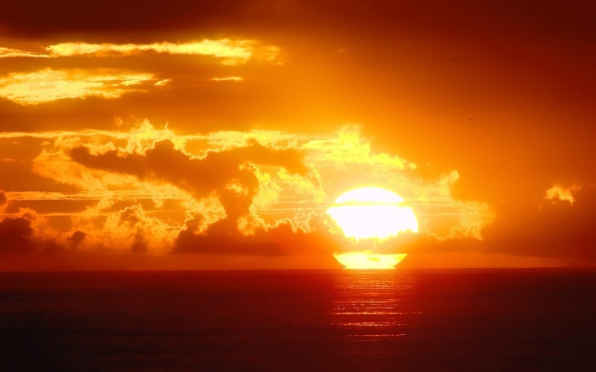 Západ Slunce nad oceánem