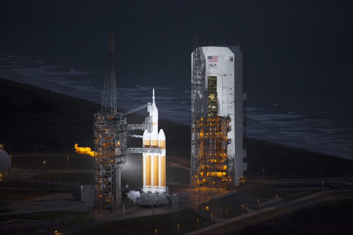 Raketa Orion připravená ke startu