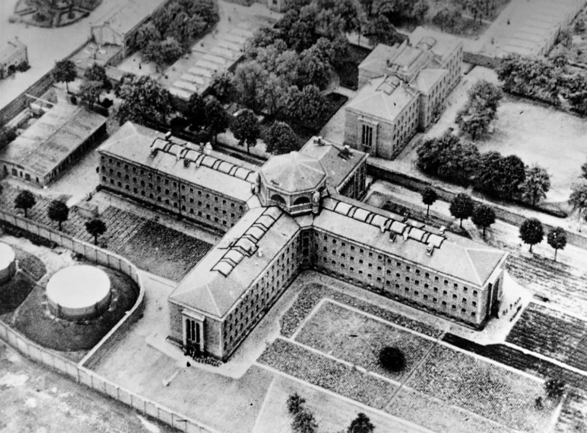 Berlínská věznice Plötzensee. Pod nacistickou gilotinou či na šibenici tady vyhaslo 612 životů českých odbojářů. 