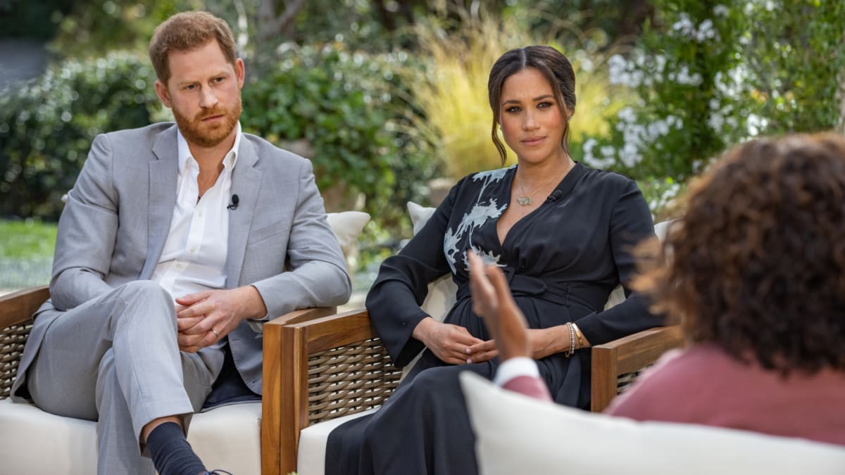 Kontroverzní rozhovor prince Harryho a jeho manželky Meghan Markelovou s moderátorkou Oprah Winfreyovou. 