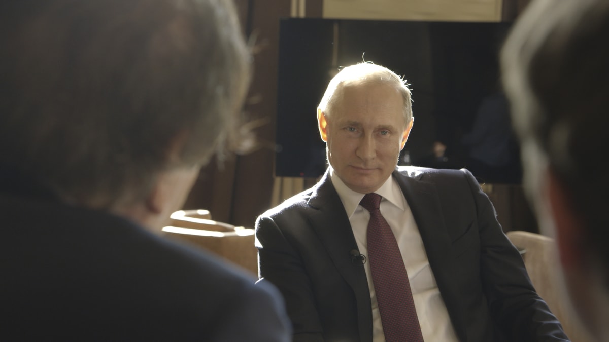 snímky z natáčení čtyřhodinového rozhovoru/dokumentu Olivera Stonea Svět podle Putina
