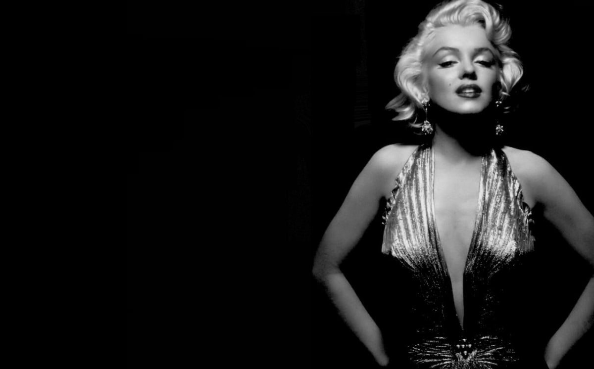 Marilyn Monroe na černém pozadí