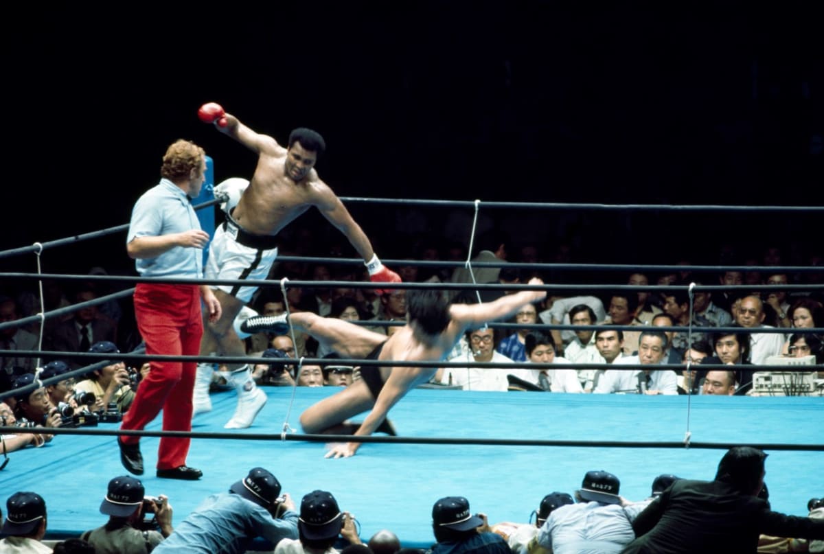 Muhammad Ali svedl s Antoniem Inokim hodně podivný souboj.