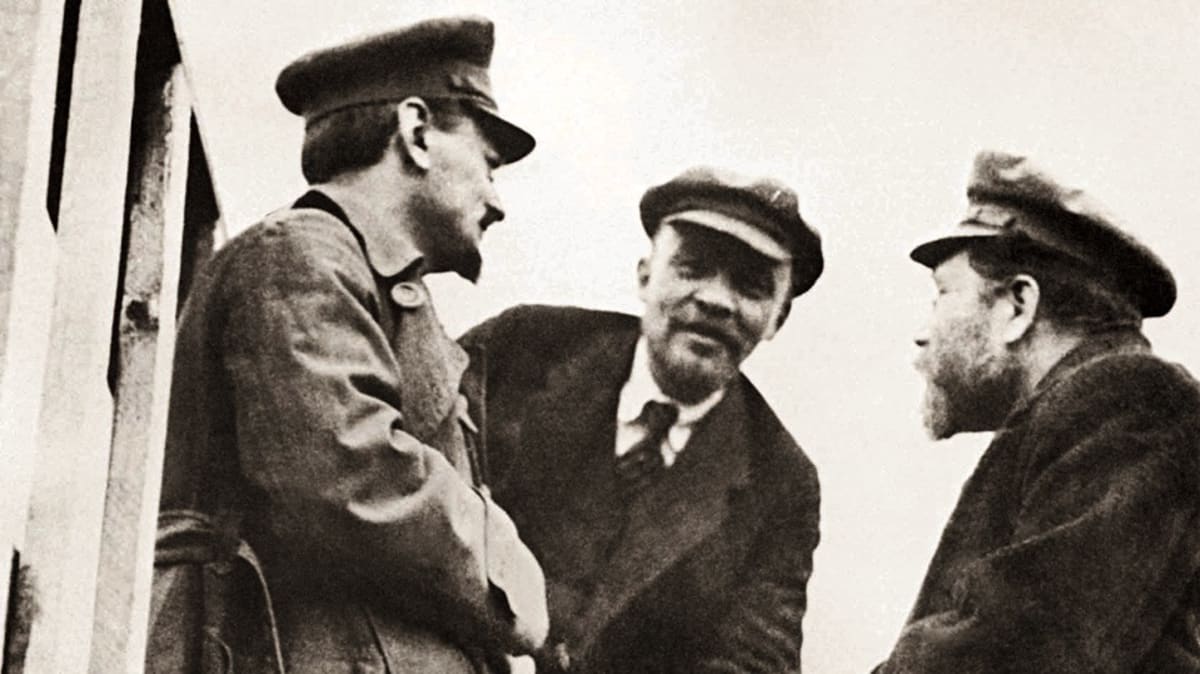 Trocký, Lenin a Kameněv. Jací jsou diktátoři?