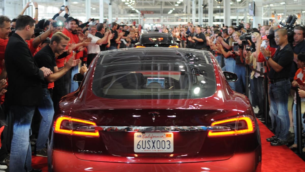 Tesla S –⁠ nová budoucnost automobilového průmyslu?