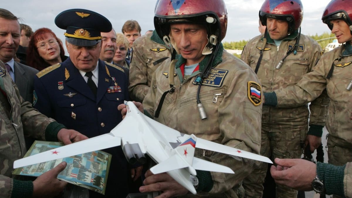 Legendární Tu-160 a jeho čestný pilot Vladimir Putin