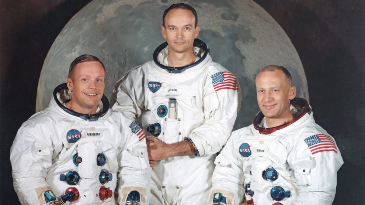Michael Collins (uprostřed) se svými kolegy z Apolla 11