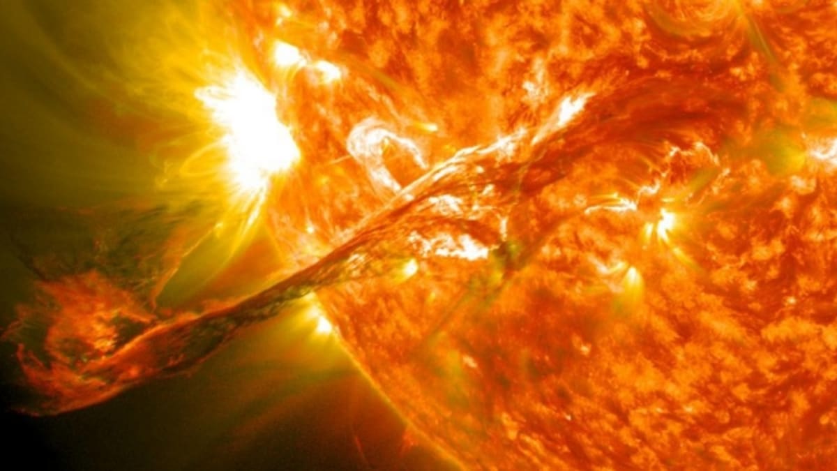 Sluneční erupce která zasáhla Zemi na konci roku 2012. FOTO: NASA