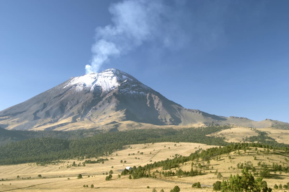 Popocatépetl (zkráceně El Popo) je sopka v centrální části Mexika.