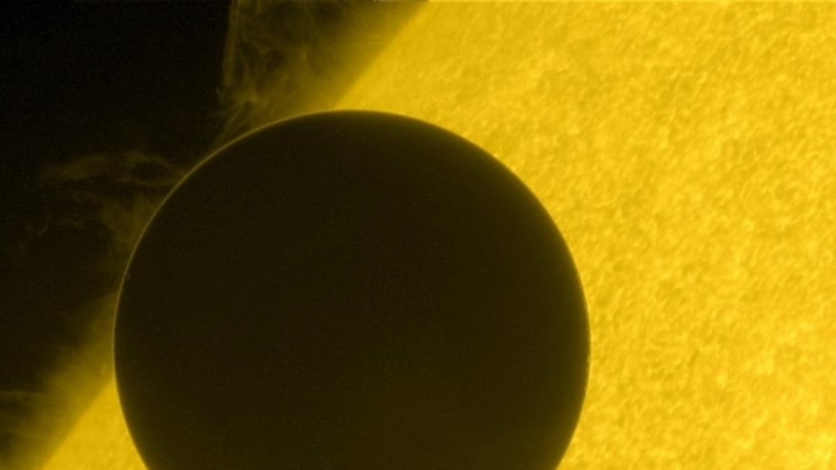 Venuše přecházející přes Slunce. FOTO: NASA