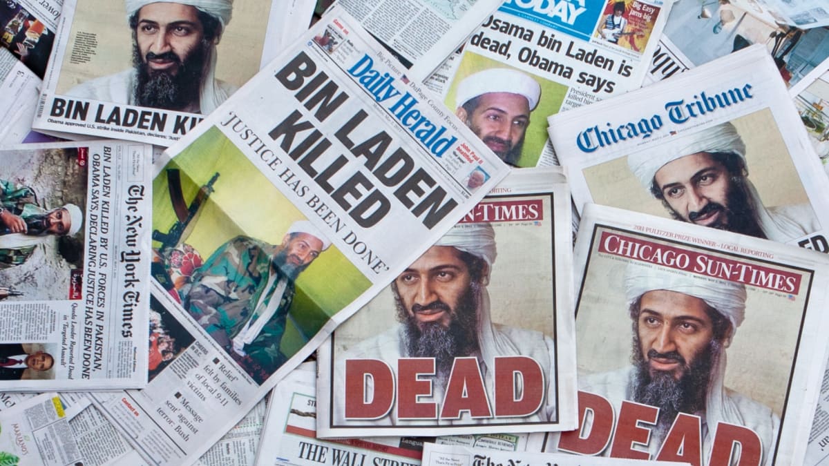 Noviny informují o smrti Usámy bin Ládina.