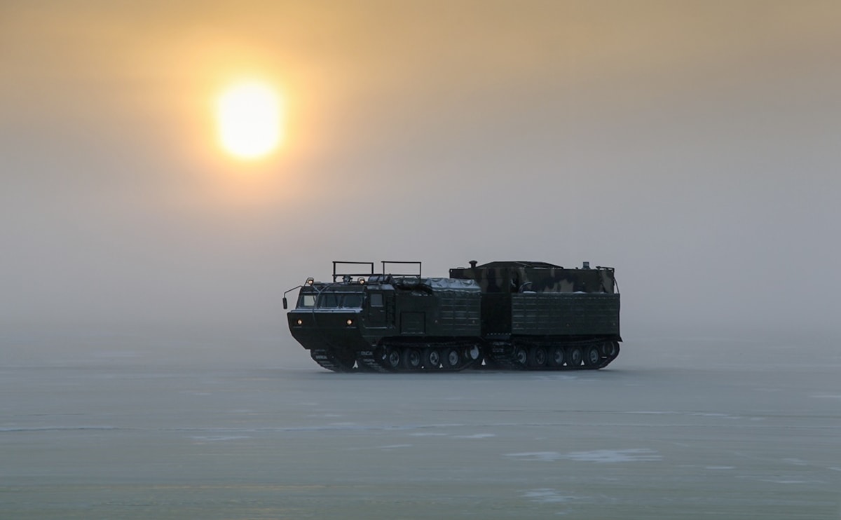 Ruská speciální technika pro Arktidu se dala do pohybu