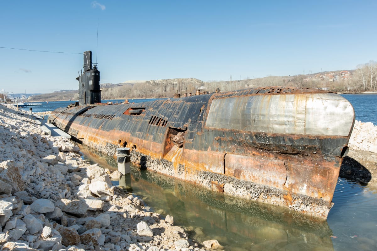 Sovětská ponorka rezivějící v Černém moři