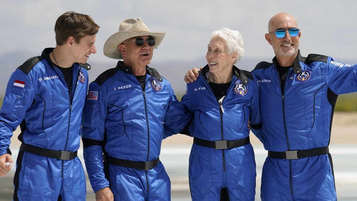 Posádka historického letu společnosti Blue Origin Jeffa Bezose