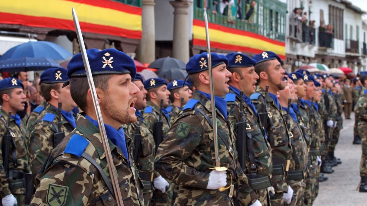 Takhle vypadá španělská armáda dnes. Mohli by předci těchto vojáků změnit průběh druhé světové války?