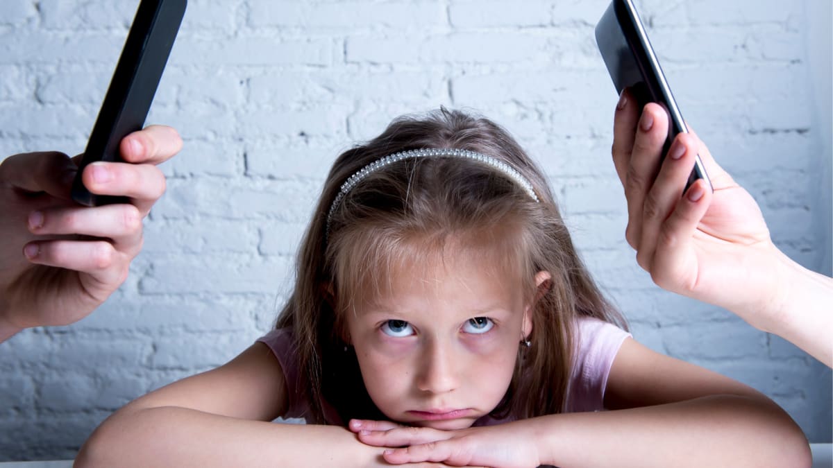 Bez mobilů by to dnes už asi nešlo,  jejich vliv na rodiče i děti je však obrovský...