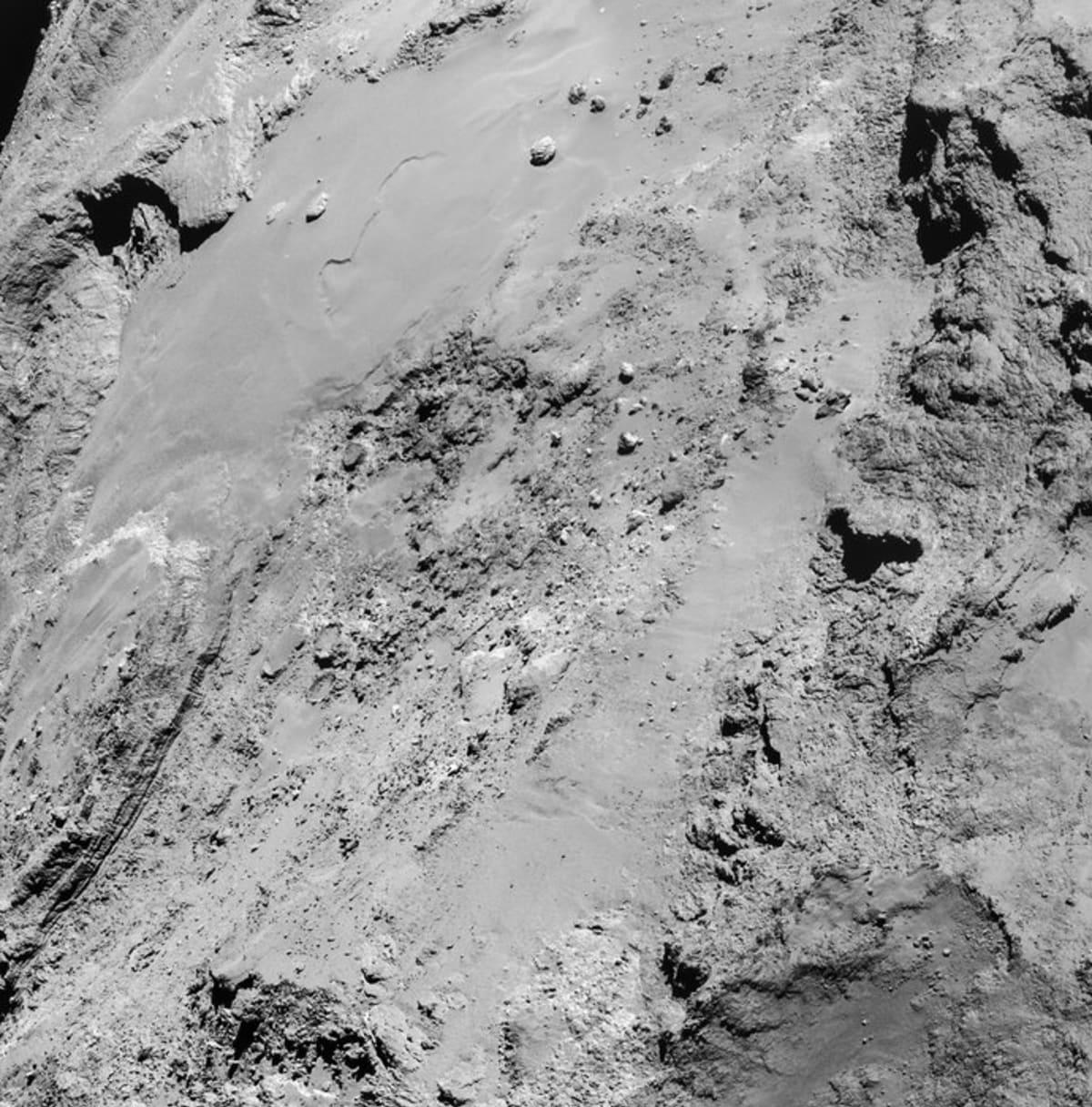 Nejnovější snímky komety Čurjumov Gerasimov - Obrázek 2