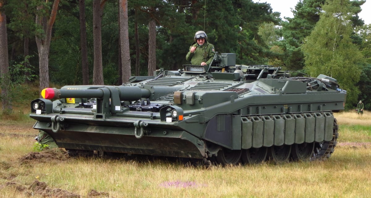 Ve Švédsku vymysleli tank, který neměl věž a uměl tancovat  - Obrázek 8